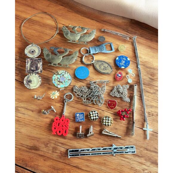 Vintage Junk Drawer Lot 30 PCs Jewelry Trinkets Keychains More - Picture 1 of 9